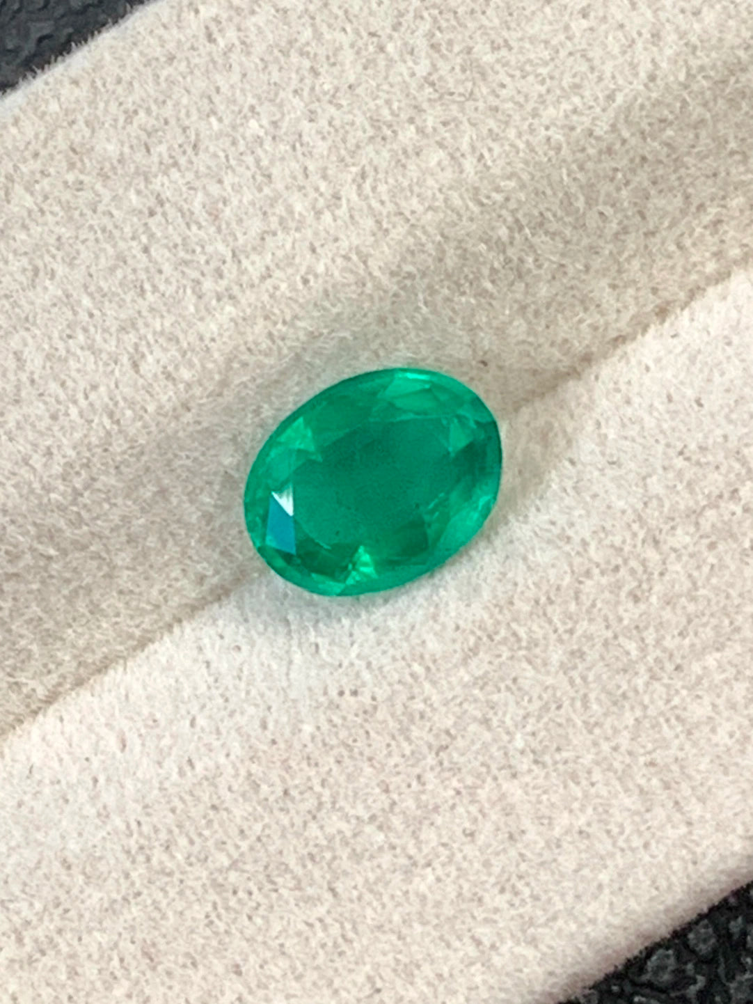 1.66 Cts Certified Insignificant Fine Grade Natural Vivid Green Emerald