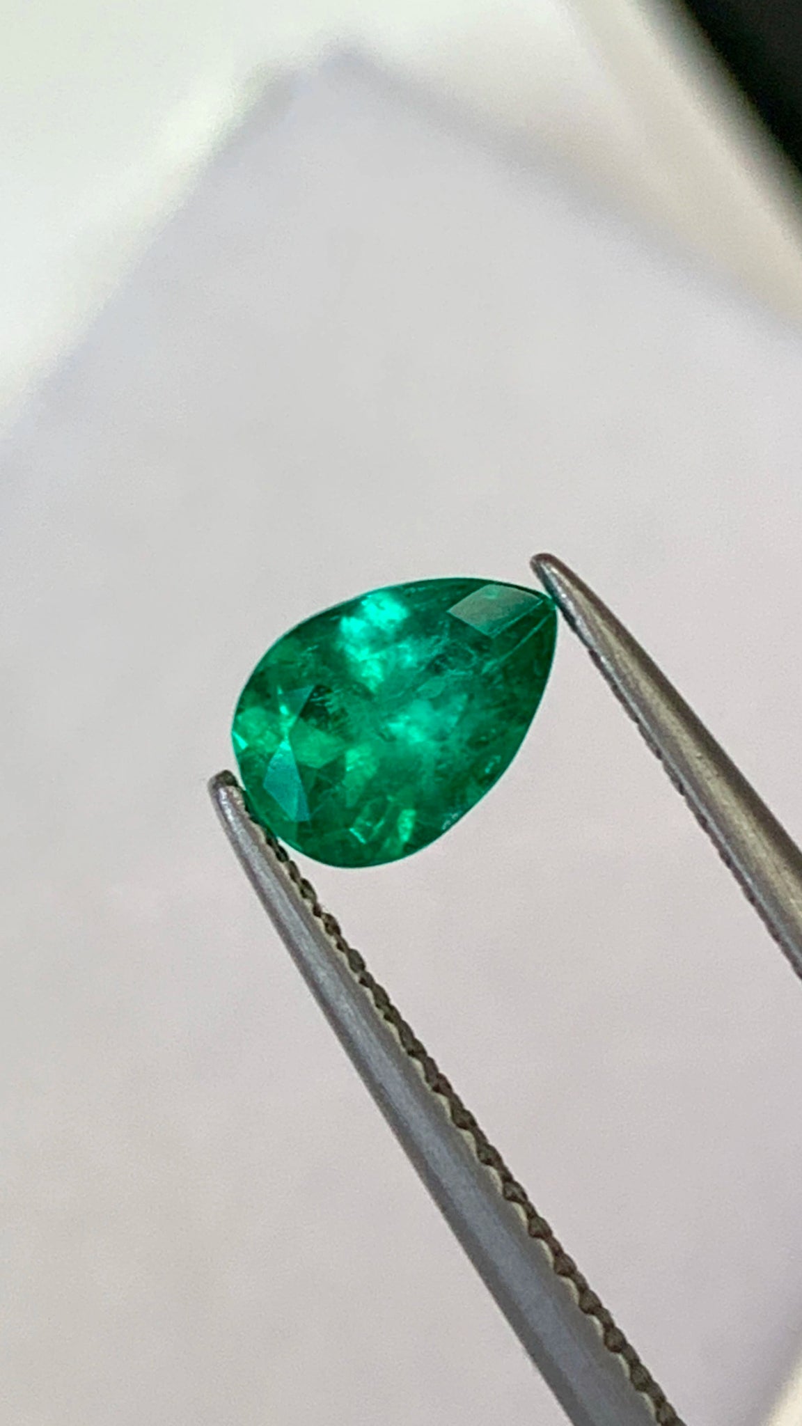 Certified Colombia Vivid Green Emerald 0.66 Cts