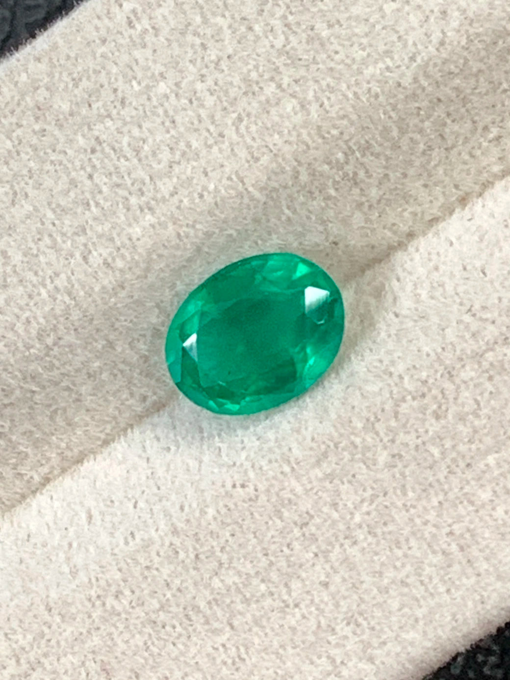 1.66 Cts Certified Insignificant Fine Grade Natural Vivid Green Emerald