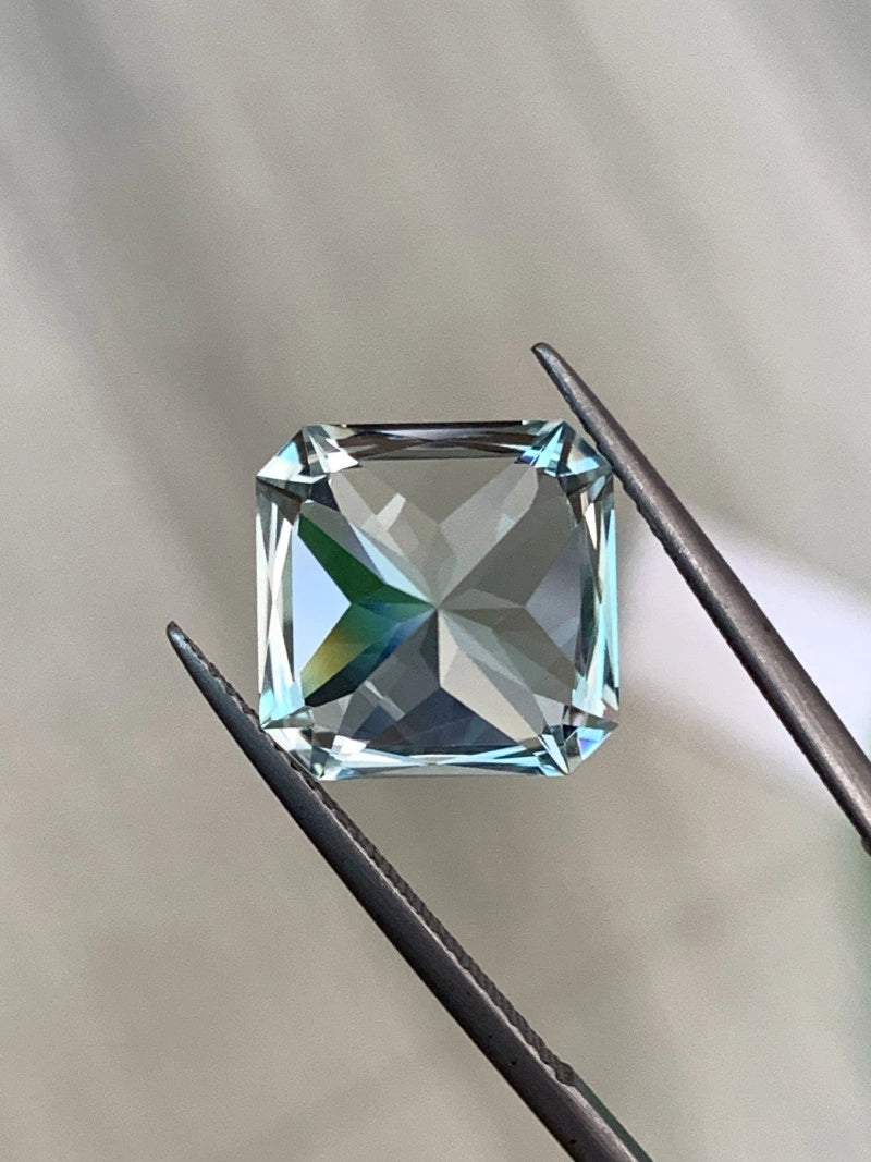 8.62 Cts Excellent Cut AAA Grade Natural Light Blue Aquamarine VVS